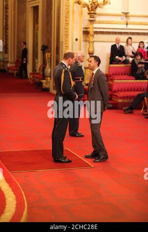 M. Andrew Lewis, de Lydney, est nommé MBE (membre de l'ordre de l'Empire britannique) par le duc de Cambridge à Buckingham Palace. Banque D'Images