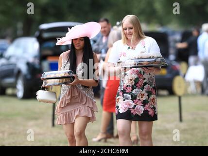 Les coureurs de race féminine arrivent au quatrième jour de Royal Ascot à l'hippodrome d'Ascot.APPUYEZ SUR ASSOCIATION photo.Date de la photo: Vendredi 23 juin 2017.Voir PA Story Racing Ascot.Le crédit photo devrait se lire comme suit : John Walton/PA Wire.RESTRICTIONS : l'utilisation est soumise à des restrictions.Utilisation éditoriale uniquement, aucune utilisation commerciale ou promotionnelle.Pas de ventes privées. Banque D'Images