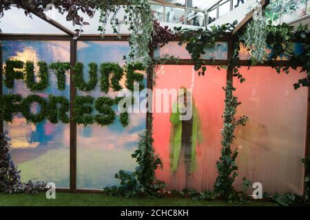 LE LUNDI 24 JUILLET 0001, NOUS NOUS SOMMES MIS EN SUSPENS POUR LE lundi   JUILLET. NOUS N'UTILISONS QUE LA future Forest, une expérience immersive créée par Bompas & amp; Parr à Westfield Stratford City à Londres. Banque D'Images