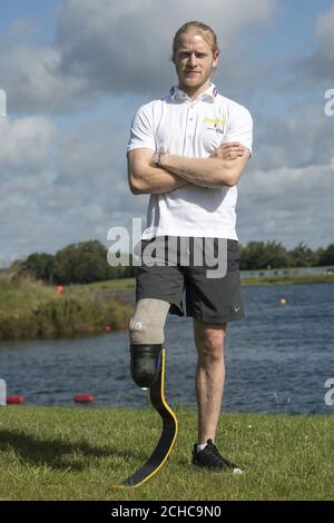 UTILISATION ÉDITORIALE SEULEMENT la championne paralympique double, Jonnie Peacock, participe à la série Tri de npower Superhero à Eton Dorney, Buckinghamshire. Banque D'Images