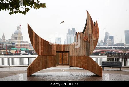 EDITORIAL UTILISEZ SEULEMENT UNE sculpture de cheval de Troie de 17 pieds de bois sur la Southbank, Londres, pour lancer l'initiative 'Equity for Punks V'. Banque D'Images