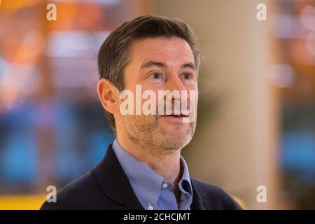 Le vice-président de Facebook pour l'Europe du Nord Steve Hatch au nouveau siège social de Facebook conçu par Frank Gehry à Rathbone place à Londres. APPUYEZ SUR ASSOCIATION photo. Date de la photo: Lundi 4 décembre 2017. Il sera le plus grand centre d'ingénierie de la société américaine en dehors des États-Unis, avec plus de la moitié de l'équipe se concentrant sur l'ingénierie. Voir PA Story TECHNOLOGY Facebook. Le crédit photo devrait se lire comme suit : Dominic Lipinski/PA Wire Banque D'Images