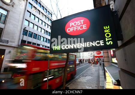 UTILISATION ÉDITORIALE SEULEMENT UNE vue générale de la première poste de 24 heures sur New Oxford Street, l'un des vingt-cinq nouveaux bureaux de poste devrait ouvrir à Londres cette année. ASSOCIATION DE PRESSE. Photo. Date de la photo: Jeudi 18 janvier 2018. Plus de 7500 bureaux de poste ont été transformés depuis 2012, avec plus de 4000 bureaux ouverts sept jours sur sept. Le crédit photo devrait se lire: Matt Alexander/PA fil Banque D'Images