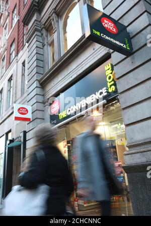 UTILISATION ÉDITORIALE SEULEMENT UNE vue générale de la première poste de 24 heures sur New Oxford Street, l'un des vingt-cinq nouveaux bureaux de poste devrait ouvrir à Londres cette année. ASSOCIATION DE PRESSE. Photo. Date de la photo: Jeudi 18 janvier 2018. Plus de 7500 bureaux de poste ont été transformés depuis 2012, avec plus de 4000 bureaux ouverts sept jours sur sept. Le crédit photo devrait se lire: Matt Alexander/PA fil Banque D'Images