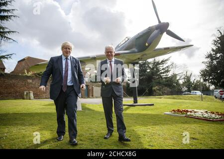 Secrétaire des affaires étrangères Boris Johnson comme il se joint à la ministre des affaires étrangères polonais Jacek Czaputowicz lors de la bataille d'Angleterre Bunker dans Uxbridge. Banque D'Images