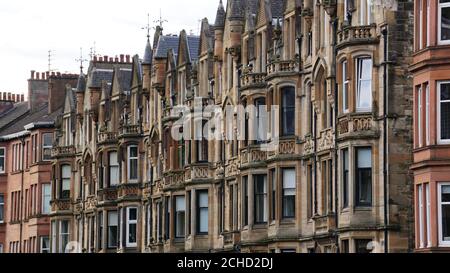Inverclyde Gardens, un immeuble flamboyant de la baronnie Scots au 137-159 Broomhill Drive par l'architecte/constructeur William McNicol Whyte Banque D'Images