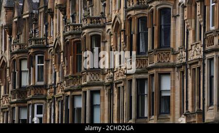 Inverclyde Gardens, un immeuble flamboyant de la baronnie Scots au 137-159 Broomhill Drive par l'architecte/constructeur William McNicol Whyte Banque D'Images