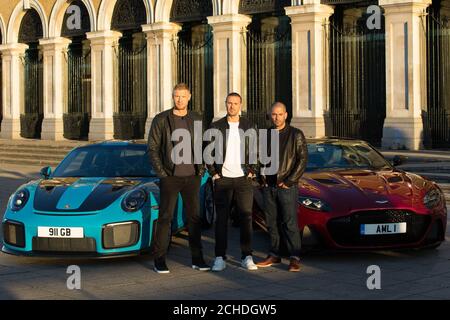 (De gauche à droite) Andrew 'Freddie' Flintop, Paddy McGuinness et Chris Harris avec une Porsche 911 GT2 RS et une Aston Martin DBS Superleggera au Billingsgate Market, Londres, comme ils sont révélés comme la nouvelle gamme de présentation de BBC Top Gear, Prendre la barre de Matt LeBlanc dont la série finale sera diffusée début 2019 sur BBC Two. Banque D'Images