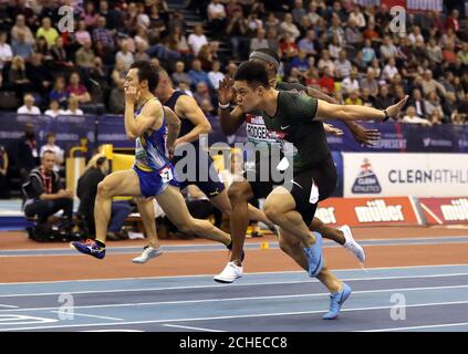 China's Bingtian Su (au centre) remporte la course masculine de 60 mètres au cours de l'intérieur Muller Grand Prix Arena Birmingham. Banque D'Images