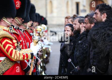 The Night's Watch, de Game of Thrones, participe à un spectacle militaire avec la bande de Coldstream Guards de l'Armée britannique, en présentant la bande sonore du spectacle, à la Tour de Londres pour célébrer le lancement de la saison 8 de l'émission de télévision sur Sky Atlantic. Banque D'Images