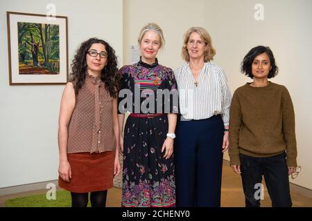 USAGE ÉDITORIAL UNIQUEMENT. (De gauche à droite) artiste Guler Ates, maire adjoint pour la culture et les industries créatives Justine Simons, directrice de la Collection d'œuvres d'art du gouvernement Penny Johnson, Et l'artiste Rana Begum au lancement de "voies de voir", un partenariat entre Waltham Forest London Borough of Culture 2019 et la Collection d'art du gouvernement à la vue, Epping Forest. Banque D'Images