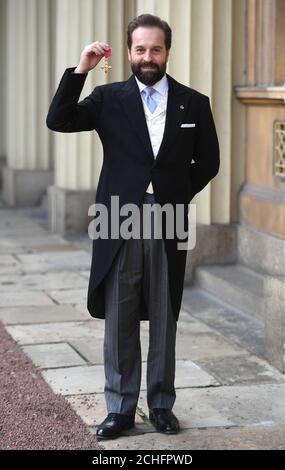 Alfie BoE avec sa médaille OBE remise par le Prince de Galles lors d'une cérémonie d'investiture au Palais de Buckingham à Londres. Banque D'Images