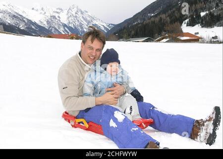 Collection non datée de l'aventurier britannique Jonathan Peacock, qui est mort lors d'une tentative de faire l'échelle d'une montagne de 24 750 pieds en Chine, avec l'un de ses deux enfants. Banque D'Images