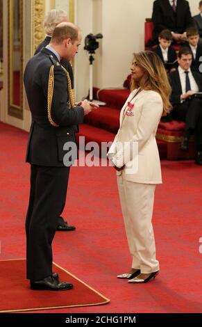 Rappeur et chanteur Mia - le nom réel Mathangi Arulpragasam est fait un MBE (membre de l'ordre de l'Empire britannique) par le duc de Cambridge à Buckingham Palace. Banque D'Images