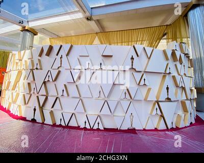 Une vue générale du tapis rouge mis en place avant les 2020 Academy Awards à Los Angeles, en Californie Banque D'Images