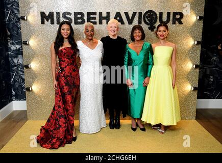 Loreece Harrison, Pearl Jansen, Philippa Lowthorpe, Jennifer Hosten et Gugu Mbatha-Raw (de gauche à droite) ont assisté à la première mondiale MisBehavior qui s'est tenue à l'hôtel Ham Yard de Soho, Londres. Banque D'Images