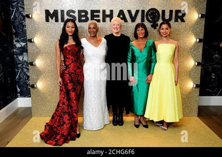 Loreece Harrison, Pearl Jansen, Philippa Lowthorpe, Jennifer Hosten et Gugu Mbatha-Raw (de gauche à droite) ont assisté à la première mondiale MisBehavior qui s'est tenue à l'hôtel Ham Yard de Soho, Londres. Banque D'Images