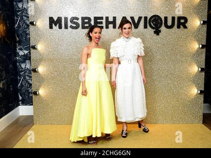 Gugu Mbatha-Raw (à gauche) et Keira Knightley participant à la première mondiale MisBehavior qui s'est tenue à l'hôtel Ham Yard de Soho, Londres. Banque D'Images