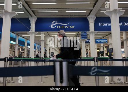 Les passagers des départs de l'Eurostar International à la gare de Londres St Pancras, les passagers de l'Eurostar devront porter des revêtements de visage à partir du lundi 4 mai, conformément aux directives des gouvernements français et belge. Banque D'Images