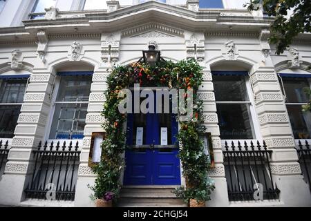 Carluccios dans la rue Garrick, Londres, fermé pendant le confinement, certaines chaînes sont confrontées à un avenir incertain même après l'introduction de mesures pour sortir le pays du confinement. Photo PA. Date de la photo: Samedi 23 mai 2020. Le crédit photo devrait se lire comme suit : Victoria Jones/PA Wire Banque D'Images