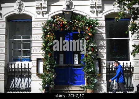 Carluccios dans la rue Garrick, Londres, fermé pendant le confinement, certaines chaînes sont confrontées à un avenir incertain même après l'introduction de mesures pour sortir le pays du confinement. Photo PA. Date de la photo: Samedi 23 mai 2020. Le crédit photo devrait se lire comme suit : Victoria Jones/PA Wire Banque D'Images