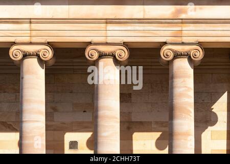 Colonnes sur l'extérieur de la galerie nationale écossaise Edinburgh Ecosse Royaume-Uni Banque D'Images