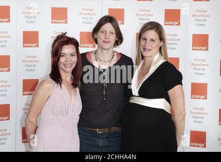 (De gauche à droite) de nouveaux auteurs sélectionnés, Lauren Liebenberg, Joanna Kavenna et Lauren Groff arrivent pour le prix Orange Broadband pour Fiction au Royal Festival Hall de la South Bank, Londres. Banque D'Images