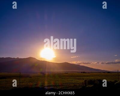 Coucher de soleil sur la chaîne de montagnes, Westcliffe, Colorado, États-Unis Banque D'Images