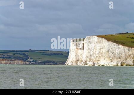 Les falaises de craie de Seven Sisters et la côte à Cuckmere Haven east Sussex Angleterre Royaume-Uni Banque D'Images