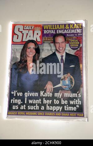 Couverture de la presse britannique de l'engagement du Prince William and Kate Middleton dans The Daily Star Banque D'Images