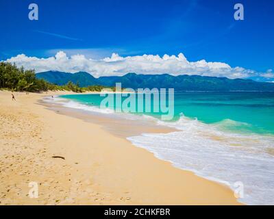 Baldwin Beach Park, belle et longue plage de sable blanc sur la rive nord de Maui Banque D'Images