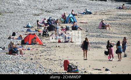 Swansea, pays de Galles, 14 septembre 2020 baigneurs de soleil sur la plage de Langland Bay, à Swansea, tandis que le Royaume-Uni se prélasser sous le soleil glorieux de septembre. Banque D'Images