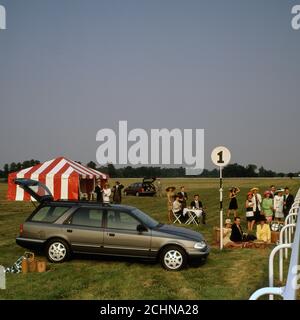 1992 Ford Scorpio Estate au circuit de Kempton Park Londres, Royaume-Uni Banque D'Images