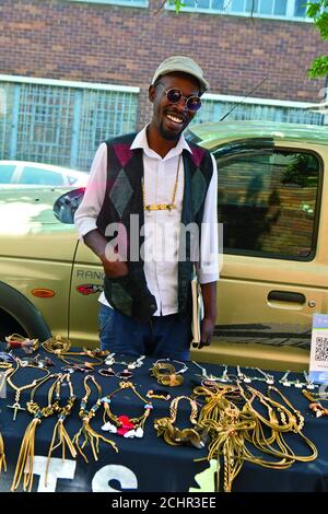 Vendeur de bijoux à Maboneng, Johannesburg Banque D'Images