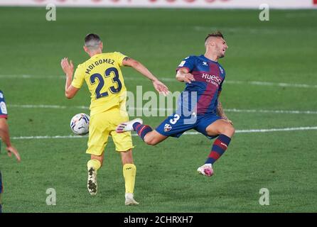 Moi Gomez de Villarreal CF et Pablo Maffeo de SD Huesca pendant le championnat d'Espagne la Liga football mach entre Villarreal et Huesca sur Septem Banque D'Images