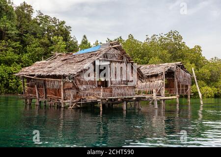 Village flottant de la tribu des bajo tziganes de mer Banque D'Images