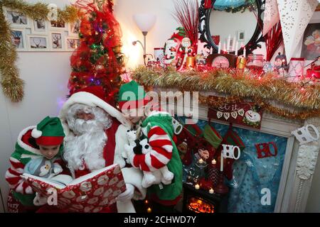 Ayr, Ayrshire, Écosse, Royaume-Uni : 15 nov 2017 Santa's Grotto in Ayr Central Shopping Center. La grotte a été mise en place pour recueillir de l'argent pour une charité Banque D'Images