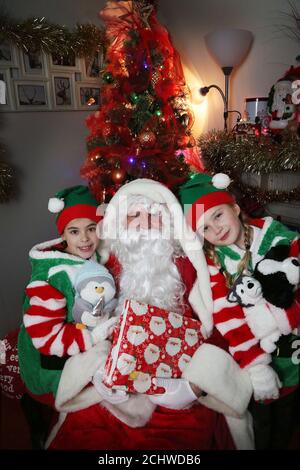 Ayr, Ayrshire, Écosse, Royaume-Uni : 15 nov 2017 Santa's Grotto in Ayr Central Shopping Center. La grotte a été mise en place pour recueillir de l'argent pour une charité Banque D'Images