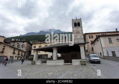 Bormio, Italie - 30 mai 2020 : vue sur la rue dans la ville de Bormio Banque D'Images