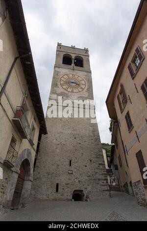 Bormio, Italie - 30 mai 2020 : vue sur la rue dans la ville de Bormio Banque D'Images