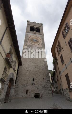 Bormio, Italie - 30 mai 2020 : vue sur la rue dans la ville de Bormio Banque D'Images