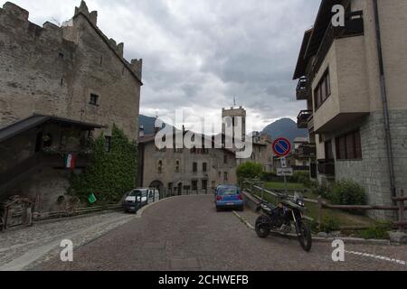 Bormio, Italie - 30 mai 2020 : vue sur la rue dans la ville de Bormio Banque D'Images