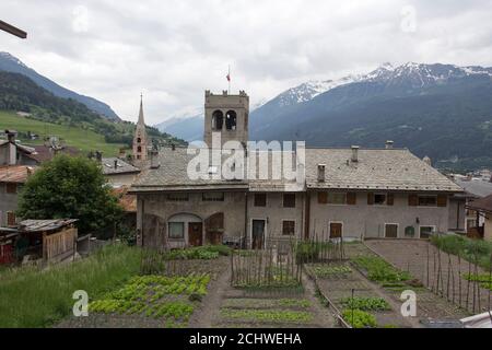 Bormio, Italie - 30 mai 2020 : vue sur la rue dans la ville de Bormio Banque D'Images