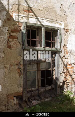 Ancienne fenêtre barrée sur le château, République tchèque, Europe Banque D'Images