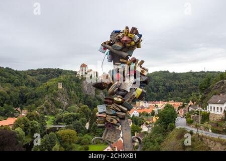 J'adore les cadenas sur le pont près du château de Vranov nad Dyji - en arrière-plan Banque D'Images