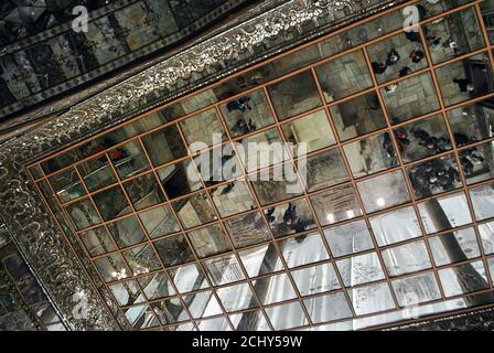 Téhéran, Iran. Vers avril 2019. La Galerie des glaces. Palais de Golestan, l'ancien complexe royal de Qentra. Patrimoine mondial de l'UNESCO. Banque D'Images