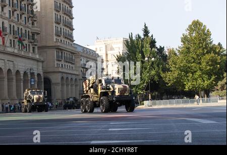 Bakou - Azerbaïdjan : 15 septembre 2018. Lance-roquettes multiple soviétique BM-21 Grad 122 mm. Défilé militaire Banque D'Images