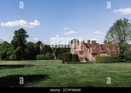 Vue sur l'arrière de la maison de Chawton et de l'église Saint-Nicolas Dans Hampshire Angleterre Banque D'Images