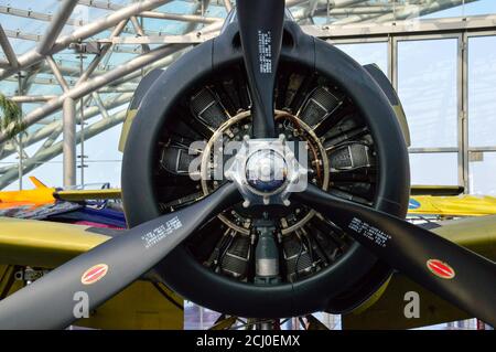 Hangar-7, Flughafen Salzburg, Sammlung historischer Flugzeuge, Helikopter und Formel-1-Rennwagen von Dietrich Mateschitz am 13.9.2020 Banque D'Images