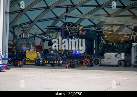 Hangar-7, Flughafen Salzburg, Sammlung historischer Flugzeuge, Helikopter und Formel-1-Rennwagen von Dietrich Mateschitz am 13.9.2020 Banque D'Images